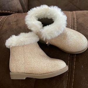 Size 5 toddler Eva&Zoe rose gold sparkle boots fur at top.